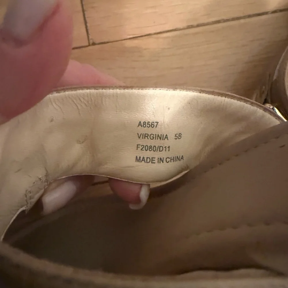 Coach Women's Tan Sandals used very good condition - Picture 2 of 6
